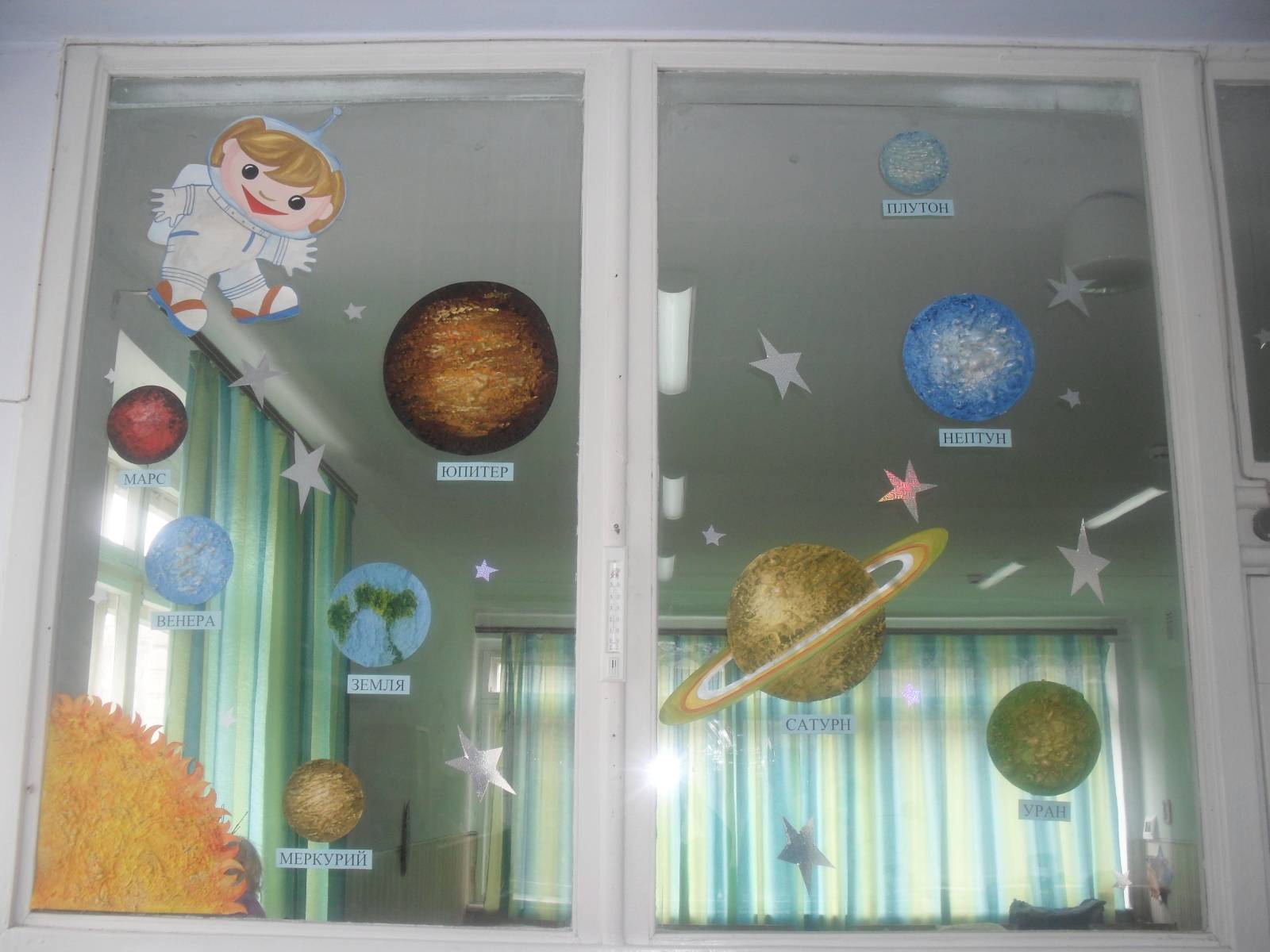 оформление зала на день космонавтики в детском саду